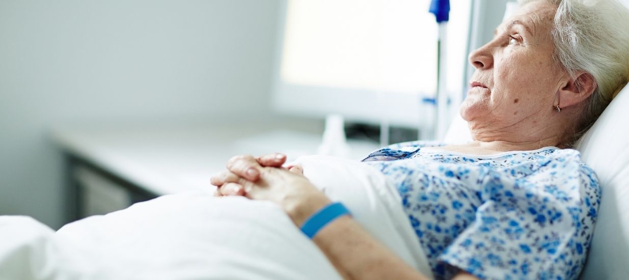 Anjiyografi sonrasi hastanede gozetim altinda tutulan hasta Anjiyografi Sonrası Bilgiler